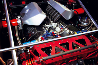 ミッドサイズ・ベントレーはW12エンジン! 画像