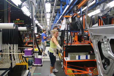 GMの北米最大工場、100％太陽エネルギーで稼働へ…キャデラックSUVの製造拠点 画像
