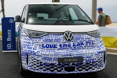VW『ID.Buzz』にアートカー、「Love the Earth」を世界の言語で表現 画像