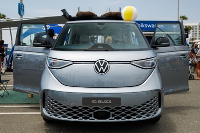 VW『ID.Buzz』のロングホイールベース、キャンピングカーが登場…米国で発表 画像