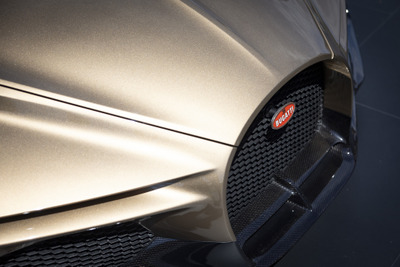 全身ゴールドで登場！ ブガッティのハイパーカー『W16ミストラル』をカスタマイズ 画像