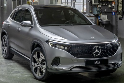 メルセデスベンツの小型電動SUV『EQA』、表情一新… 改良新型を発表 画像