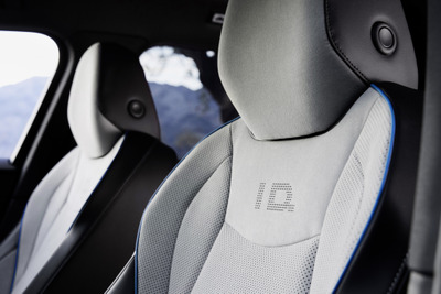 VWのEVセダン『ID.7』、ツボ押しマッサージ機能付きシート設定…骨盤活性化効果も 画像
