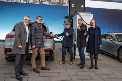 メルセデスベンツの新充電ステーション、300kWの急速充電が可能…ドイツ初の拠点を開設 画像