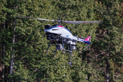 水平対向エンジンが空を飛ぶ、無人ヘリでの「森のデジタル化」がめざすもの 画像