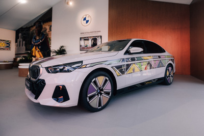 音楽に合わせて車体の色が変わる…BMWのEVセダン『i5』コンセプトカー発表 画像