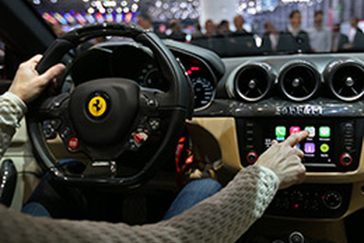 【ジュネーブモーターショー14】フェラーリ FF に Apple 社の CarPlay…世界初搭載 画像