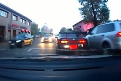 ロシアで大捕り物、逃げる トヨタ マークII に追うパトカー［動画］ 画像
