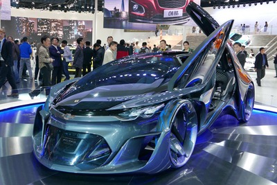 【上海モーターショー15】シボレー、自動EVコンセプト FNR 公開…大胆なカプセルデザイン 画像