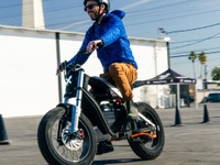 “静かな野獣”、セグウェイが電動オフロードバイクの『ザイバー』を発表…CES 2024 画像