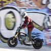 【BMW CE 02 海外試乗】あふれるストリート感!? スケボー感覚で遊べる新ジャンルの電動バイク…青木タカオ