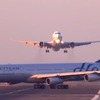 スペインの空港でニアミス、事故寸前の瞬間映像［動画］ 画像
